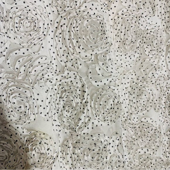 Studio M White Sleeveless Top with Floral Pattern SZ M - Picture 2 of 6